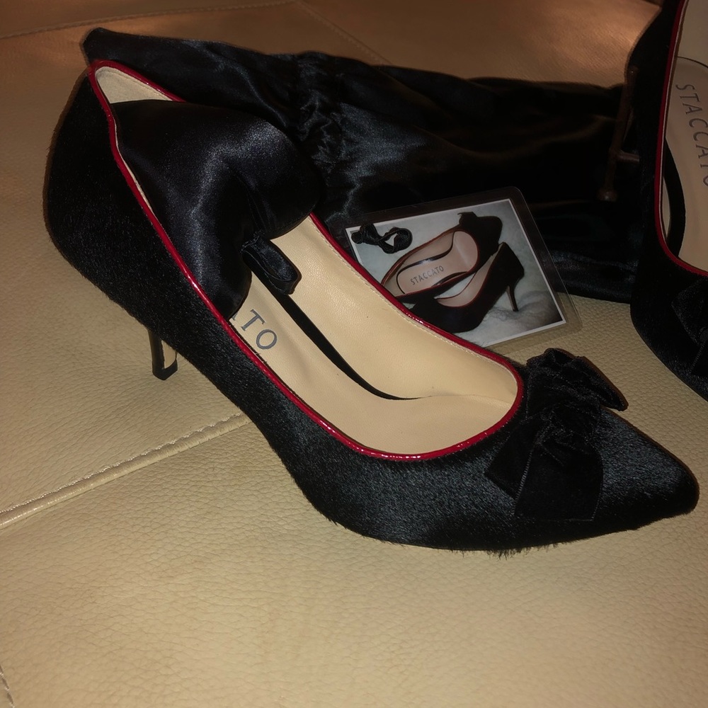 Super sexy black and red Staccato pumps!